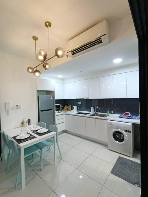 0511 Almas W/sofa Bed 4pax Netflix By Apartment Nusajaya (Iskandar Puteri)